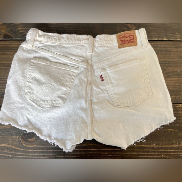 LEVI'S Women's 501 raw cut WHITE denim short. New just washed. Size 33w - Picture 1 of 5